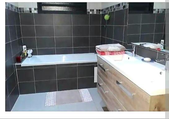 Chambre Privee Dans Maison Le Tampon Exteriör bild